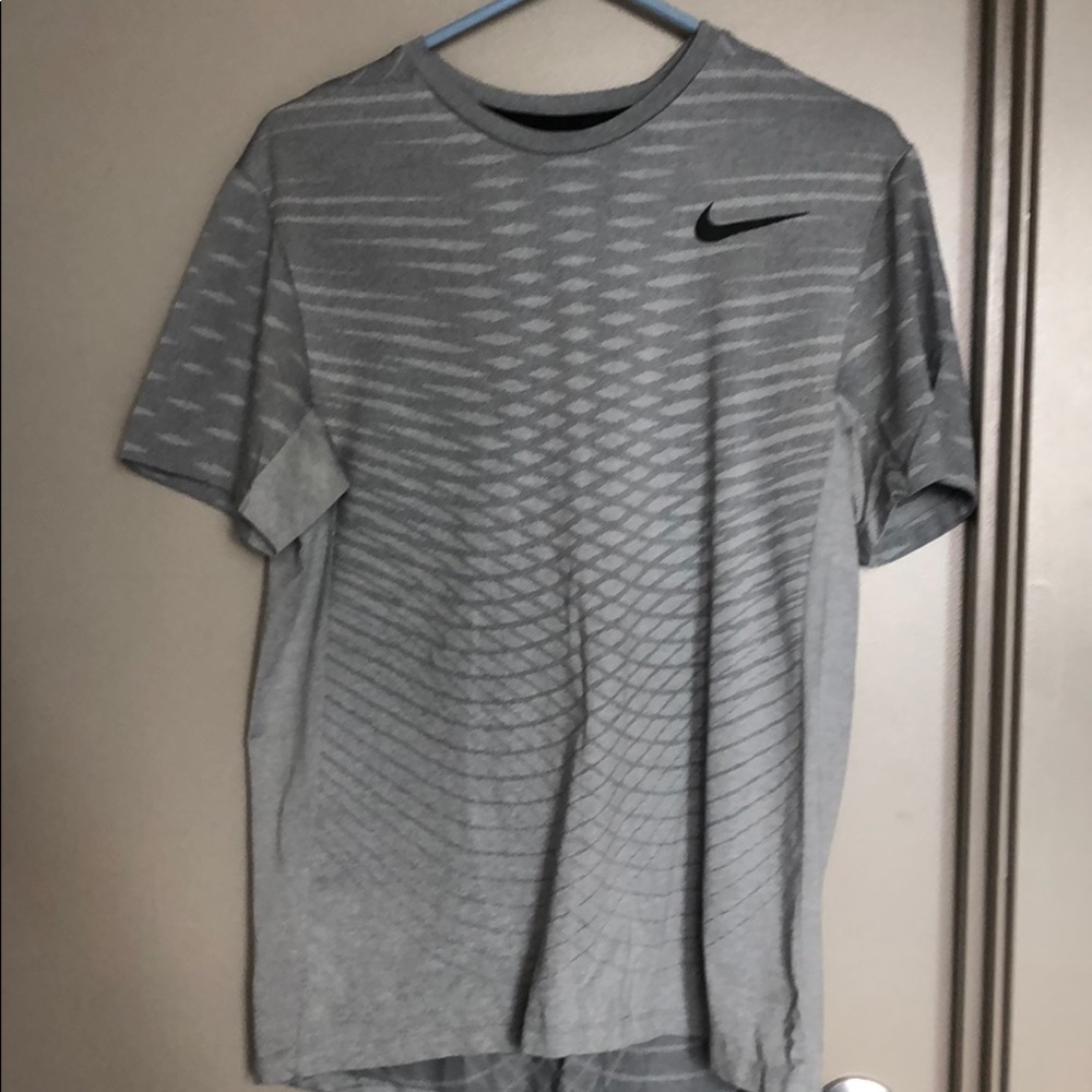 Nike men’s medium workout tee
